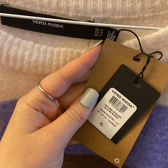 Sweater - Picture 2 of 4